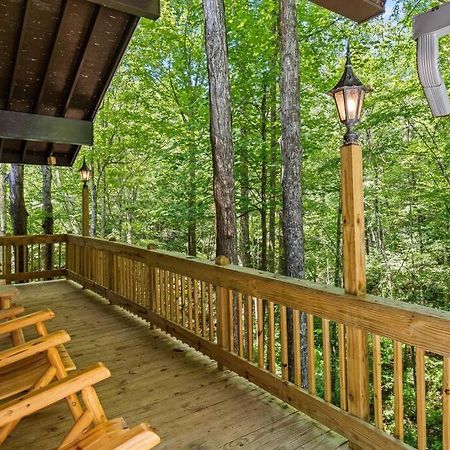 Bourbon Hollow Lodge With Hot Tub And Pool Plus Game Room Only 5 Min To Downtown Gatlinburg Exterior foto