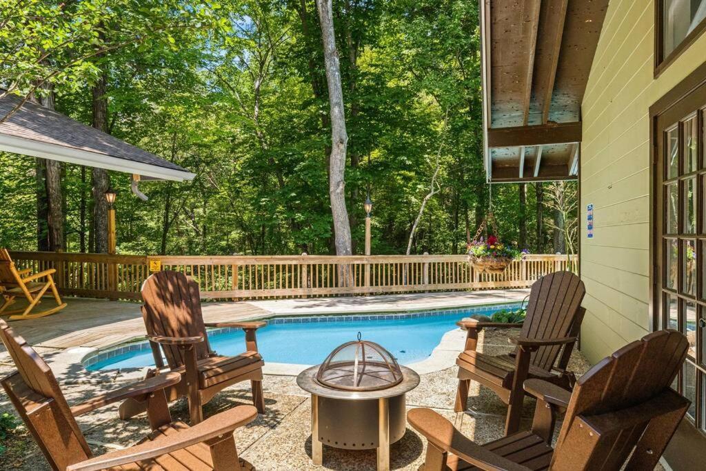 Bourbon Hollow Lodge With Hot Tub And Pool Plus Game Room Only 5 Min To Downtown Gatlinburg Exterior foto