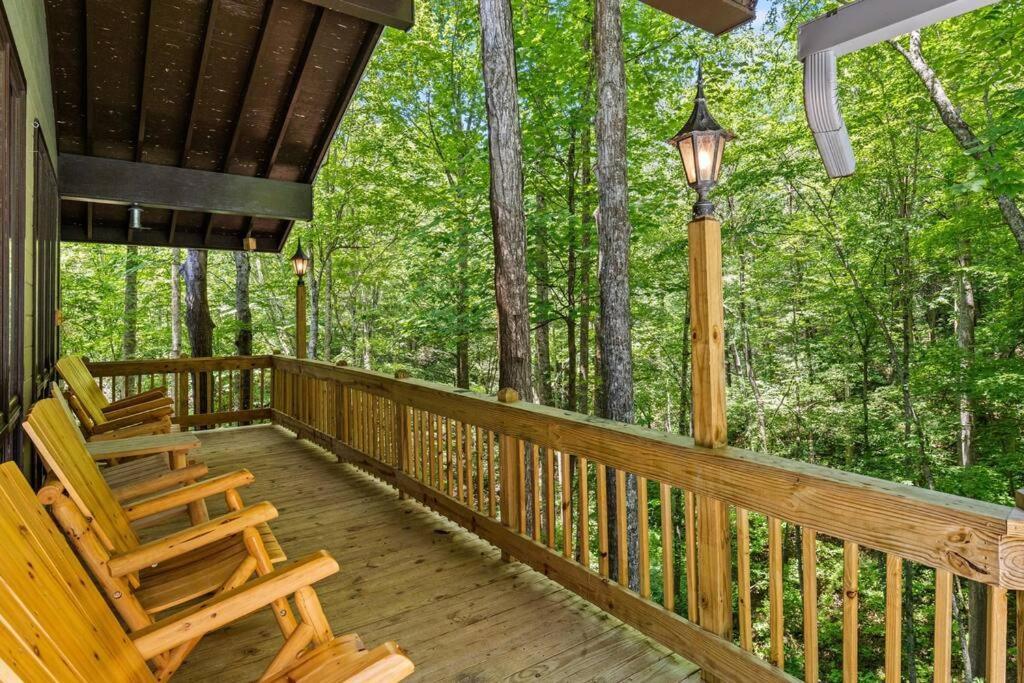Bourbon Hollow Lodge With Hot Tub And Pool Plus Game Room Only 5 Min To Downtown Gatlinburg Exterior foto