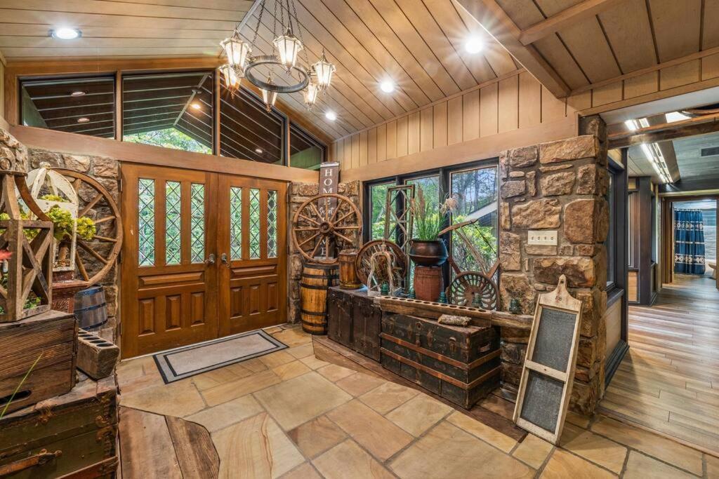 Bourbon Hollow Lodge With Hot Tub And Pool Plus Game Room Only 5 Min To Downtown Gatlinburg Exterior foto