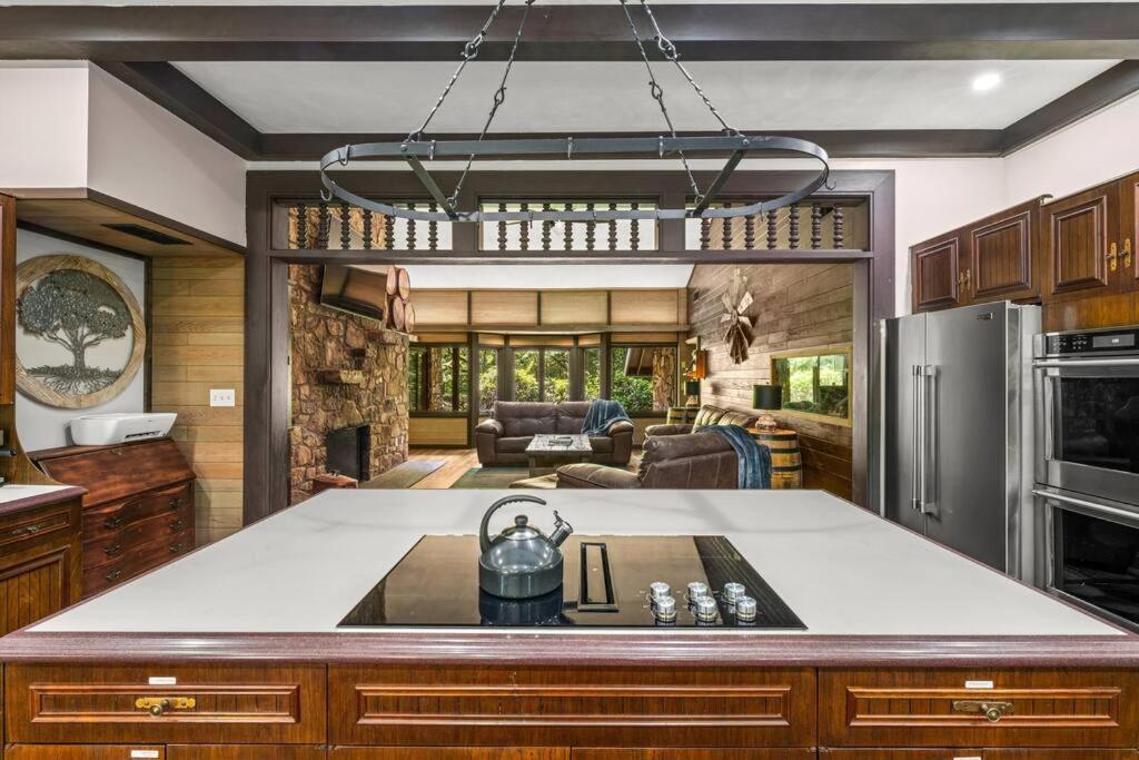 Bourbon Hollow Lodge With Hot Tub And Pool Plus Game Room Only 5 Min To Downtown Gatlinburg Exterior foto
