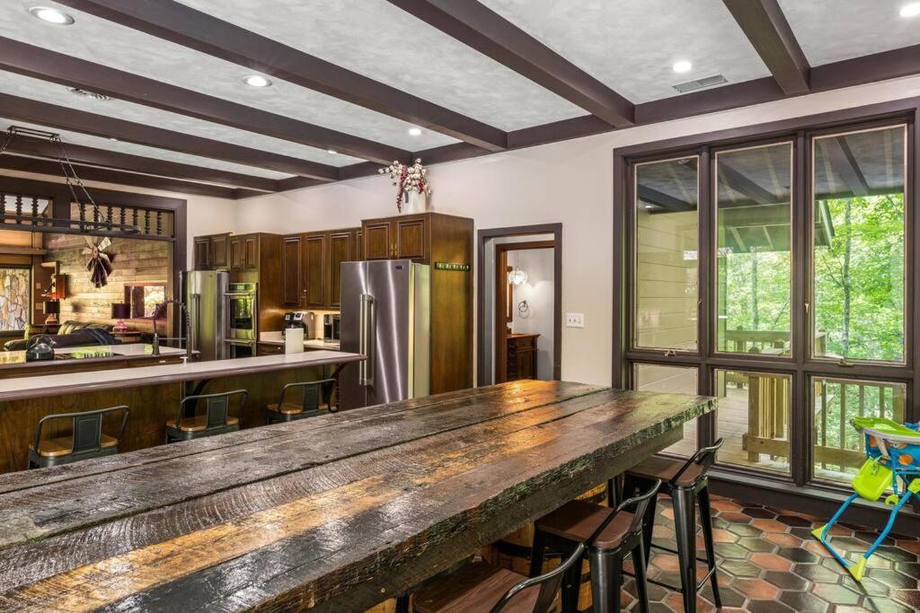 Bourbon Hollow Lodge With Hot Tub And Pool Plus Game Room Only 5 Min To Downtown Gatlinburg Exterior foto