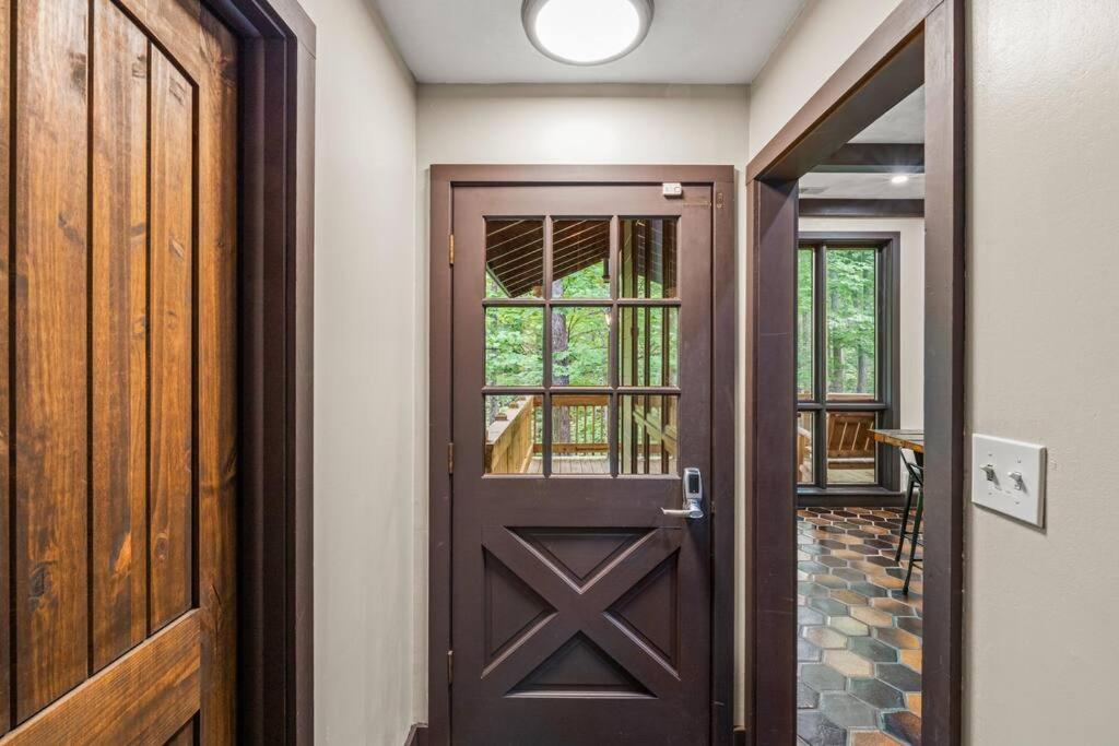 Bourbon Hollow Lodge With Hot Tub And Pool Plus Game Room Only 5 Min To Downtown Gatlinburg Exterior foto