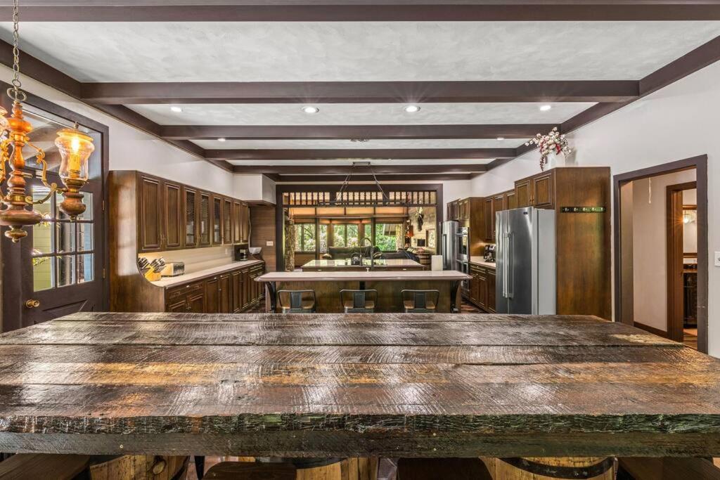 Bourbon Hollow Lodge With Hot Tub And Pool Plus Game Room Only 5 Min To Downtown Gatlinburg Exterior foto