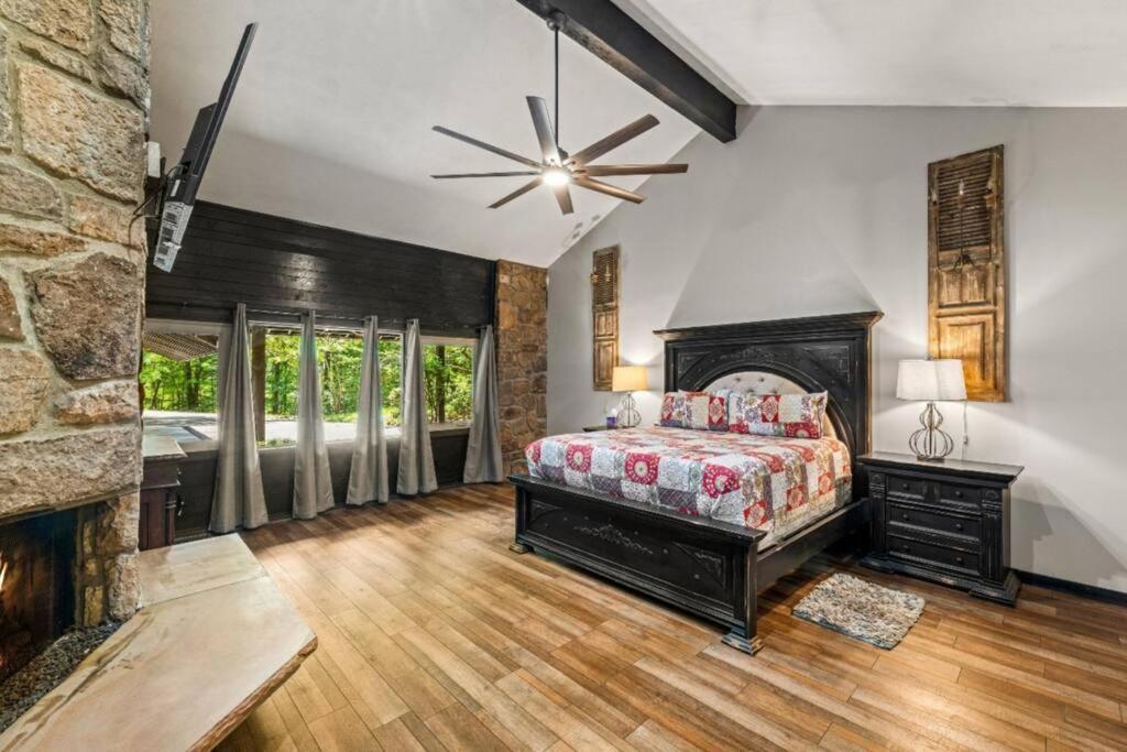 Bourbon Hollow Lodge With Hot Tub And Pool Plus Game Room Only 5 Min To Downtown Gatlinburg Exterior foto