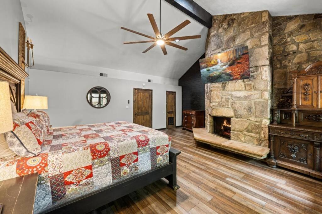 Bourbon Hollow Lodge With Hot Tub And Pool Plus Game Room Only 5 Min To Downtown Gatlinburg Exterior foto
