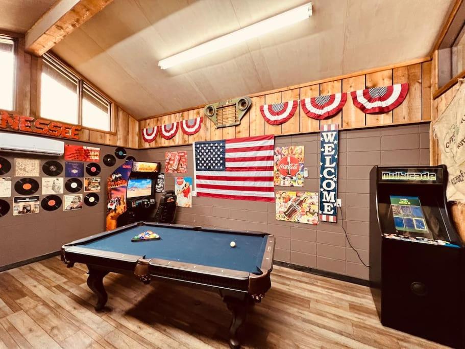 Bourbon Hollow Lodge With Hot Tub And Pool Plus Game Room Only 5 Min To Downtown Gatlinburg Exterior foto