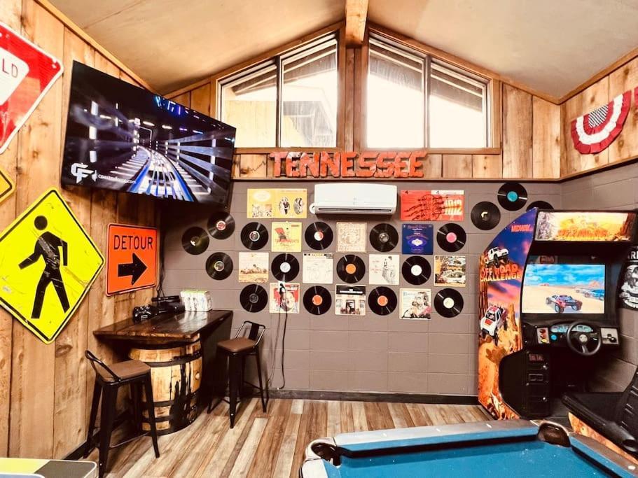 Bourbon Hollow Lodge With Hot Tub And Pool Plus Game Room Only 5 Min To Downtown Gatlinburg Exterior foto