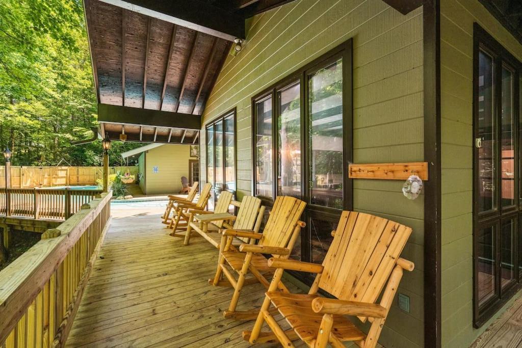 Bourbon Hollow Lodge With Hot Tub And Pool Plus Game Room Only 5 Min To Downtown Gatlinburg Exterior foto