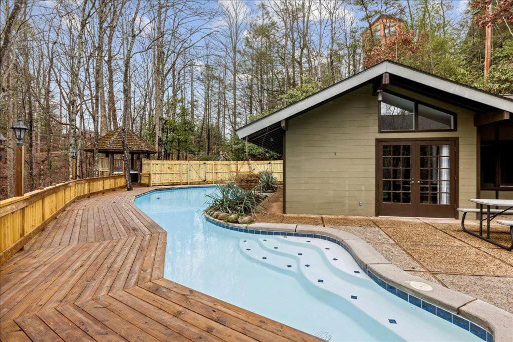 Bourbon Hollow Lodge With Hot Tub And Pool Plus Game Room Only 5 Min To Downtown Gatlinburg Exterior foto