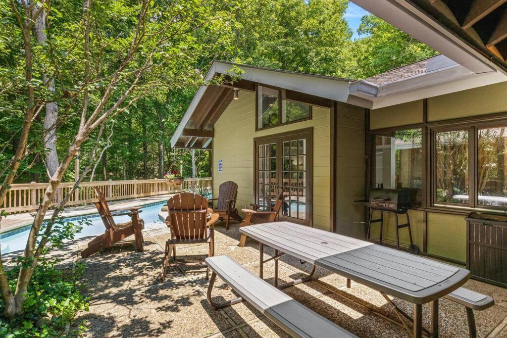 Bourbon Hollow Lodge With Hot Tub And Pool Plus Game Room Only 5 Min To Downtown Gatlinburg Exterior foto