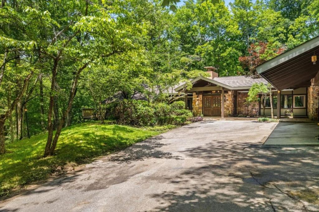Bourbon Hollow Lodge With Hot Tub And Pool Plus Game Room Only 5 Min To Downtown Gatlinburg Exterior foto
