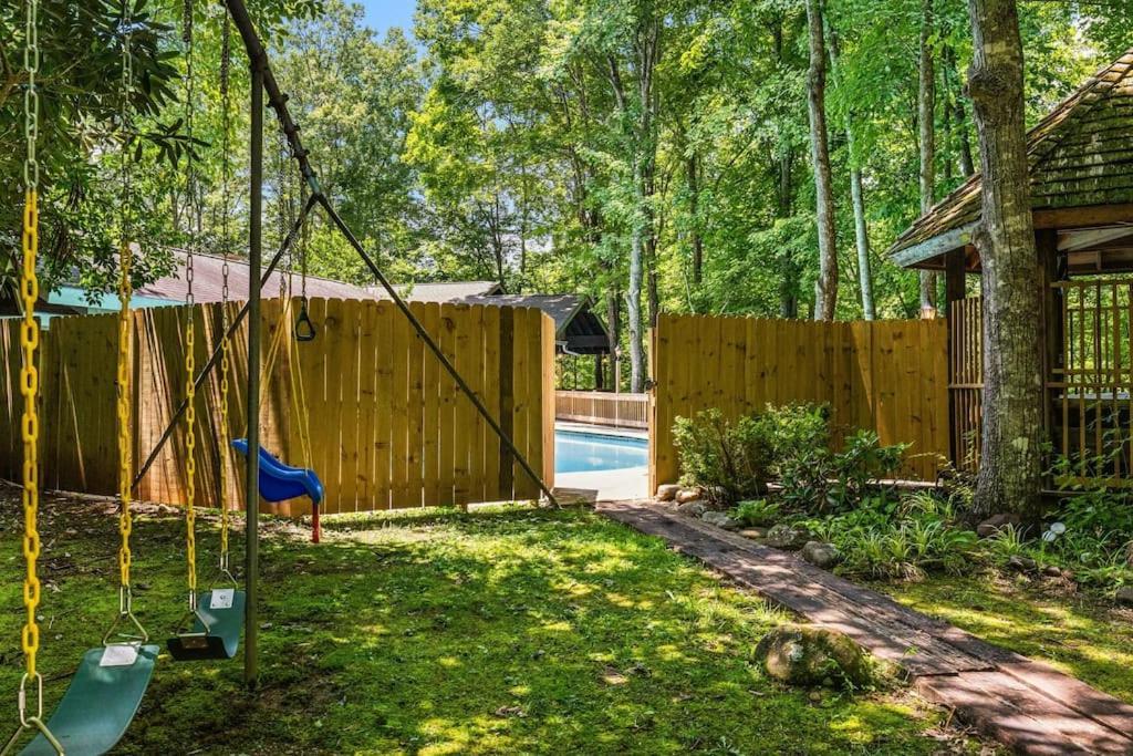 Bourbon Hollow Lodge With Hot Tub And Pool Plus Game Room Only 5 Min To Downtown Gatlinburg Exterior foto