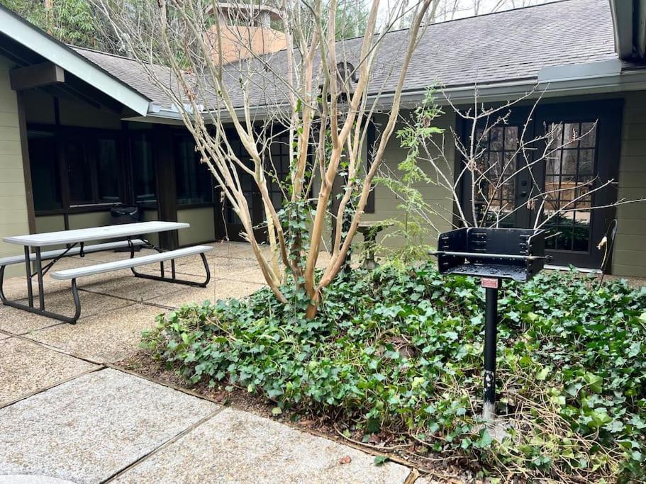Bourbon Hollow Lodge With Hot Tub And Pool Plus Game Room Only 5 Min To Downtown Gatlinburg Exterior foto