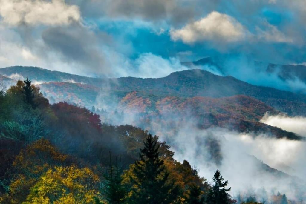 Bourbon Hollow Lodge With Hot Tub And Pool Plus Game Room Only 5 Min To Downtown Gatlinburg Exterior foto