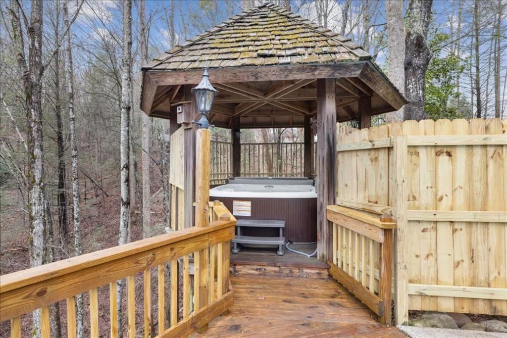 Bourbon Hollow Lodge With Hot Tub And Pool Plus Game Room Only 5 Min To Downtown Gatlinburg Exterior foto
