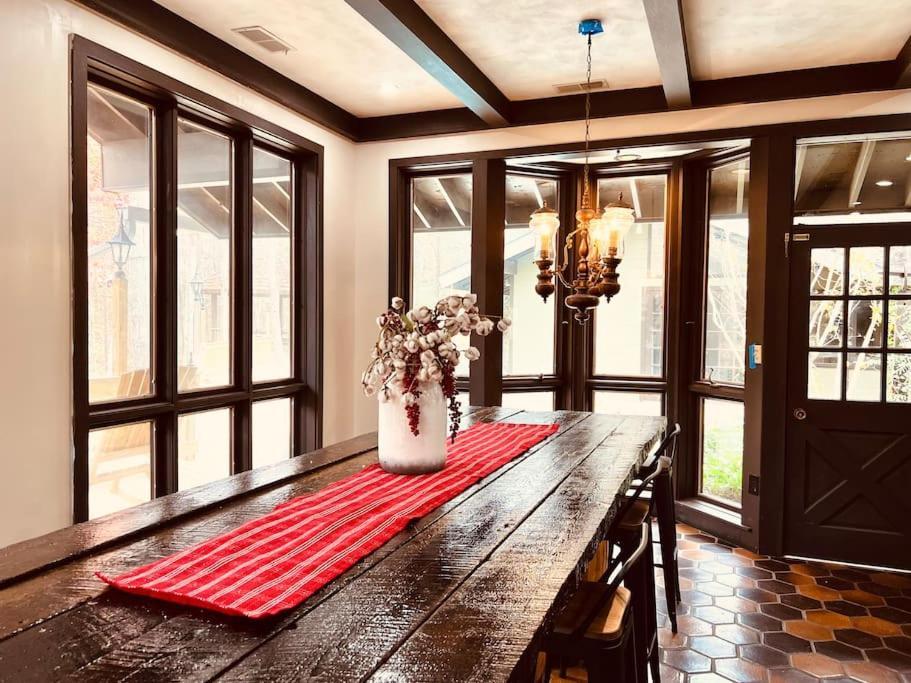 Bourbon Hollow Lodge With Hot Tub And Pool Plus Game Room Only 5 Min To Downtown Gatlinburg Exterior foto