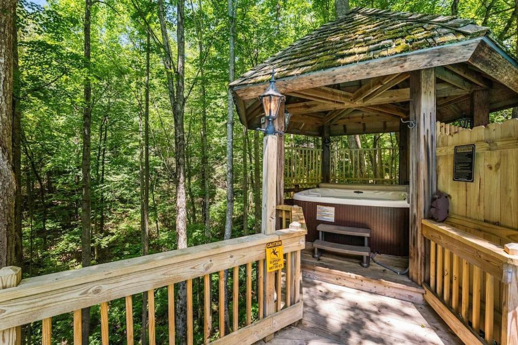 Bourbon Hollow Lodge With Hot Tub And Pool Plus Game Room Only 5 Min To Downtown Gatlinburg Exterior foto
